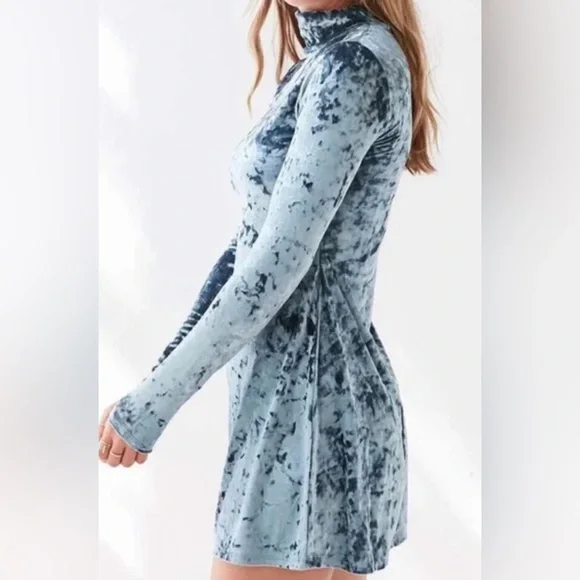 Urban Outfitters Kimchi Blue Crushed Mock- Neck‎ Mini Velvet Dress- Large - Picture 2 of 9